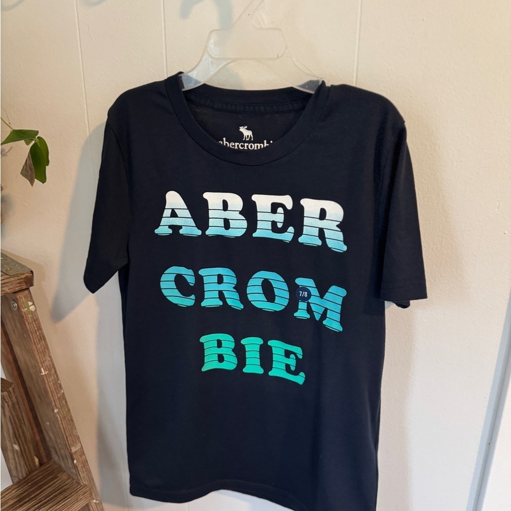 ✨ Abercrombie Kids Graphic Tee 7/8 ✨